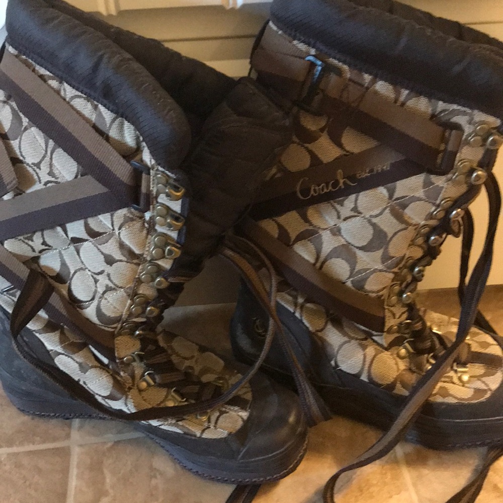 🎀FLASH SALE TILL 5pm CS time❄️ Boots 🎀size7